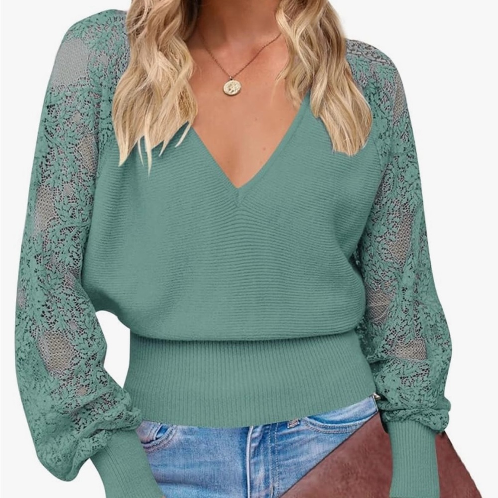 Cream ribbed sweater, lace sleeves